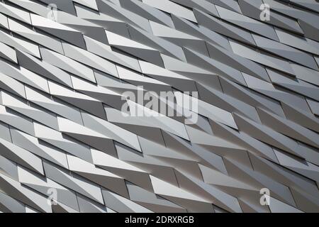 Detail der Fassade der Titanic Belfast in der Stadt Titanic Quarter Stockfoto