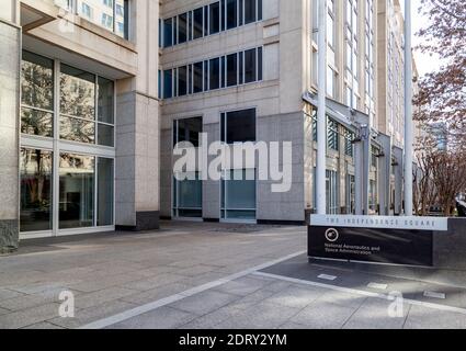 Washington D.C., USA - 29. Februar 2020: NASA Zeichen vor ihrem Hauptquartier in Washington, D.C. Stockfoto