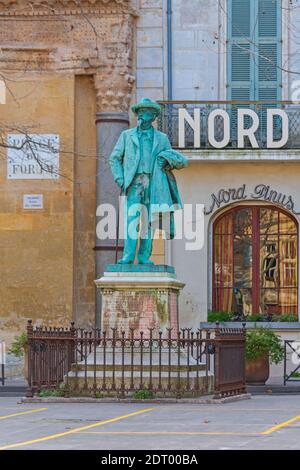 Arles, Frankreich - 29. Januar 2016: Denkmal Frederic Mistral am Place du Forum in Arles, Frankreich. Stockfoto