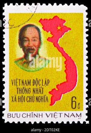 MOSKAU, RUSSLAND - 21. FEBRUAR 2019: Eine in Vietnam gedruckte Marke zeigt Ho Chi Minh und Karte aus Vietnam, Unification of Vietnam Serie, um 1976 Stockfoto