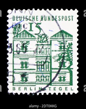 MOSKAU, RUSSLAND - 23. FEBRUAR 2019: Eine in Deutschland gedruckte Briefmarke zeigt Schloss Tegel, Berlin, deutsche Bauten aus zwölf Jahrhunderten, s Stockfoto