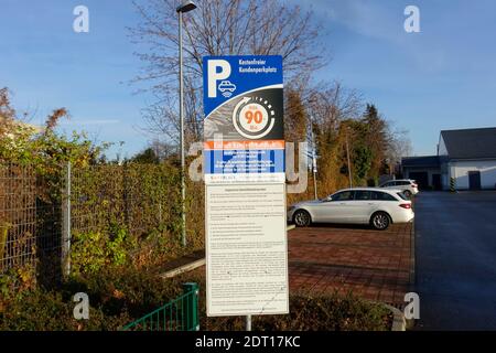 Kostenloser Kundenparkplatz bei Lidl in Berlin Stockfoto