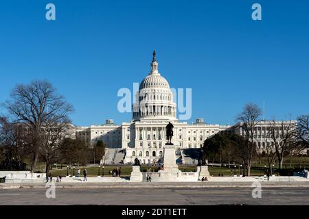Washington, D.C., USA - 12. Januar 2020: Außenansicht des Kapitols der Vereinigten Staaten und des Ulysses S. Grant Memorial. Washington, D.C., USA. Stockfoto