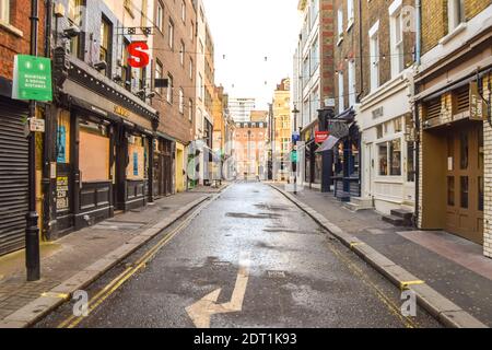 Leere Bateman Street, Soho während der Coronavirus-Pandemie. London wurde in Tier 4 platziert, mit allen Bars und Restaurants und vielen nicht wichtigen Geschäften und Geschäften, die wieder schließen. Stockfoto