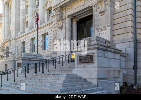 Der Eingang des John A. Wilson Gebäudes in Washington, USA Stockfoto