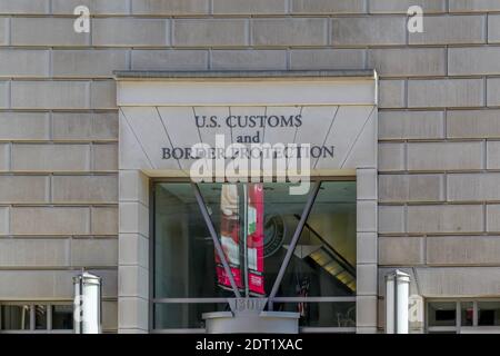 Zeichen der US-Zoll und Grenzschutz auf dem Gebäude in Washington D.C., USA Stockfoto