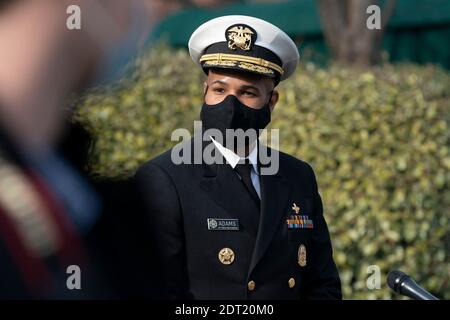 Chirurg General der Vereinigten Staaten VADM Jerome M. Adams, M.D., M.P.H spricht zu den Medien im Weißen Haus, in Washington, DC, 21. Dezember 2020. Kredit: Chris Kleponis / Pool über CNP Stockfoto