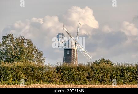 Tolle Bircham Windmühle. Eine funktionierende Turmmühle im Nordwesten Norfolks. Stockfoto