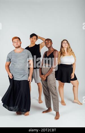 Studioportrait diverser junger Erwachsener Stockfoto