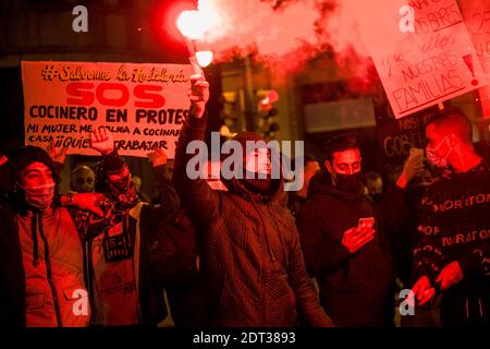 Barcelona, Spanien. Dezember 2020. Die Mitglieder des Gastgewerbes protestieren gegen härtere Anti-Covid19 Maßnahmen wie Schließungen im Gastgewerbe und Einschränkungen der sozialen Kontakte, die die katalanische Regierung aufgrund der beschleunigten Ausbreitung des Coronavirus auferlegt hat. Quelle: Matthias Oesterle/Alamy Live News Stockfoto