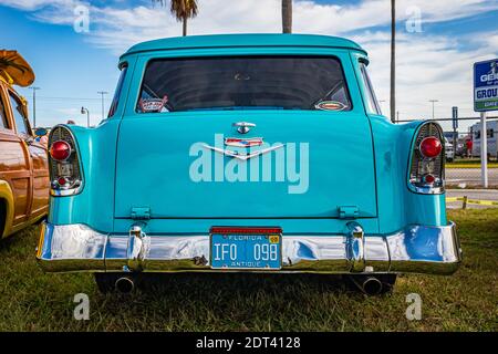 Daytona Beach, FL - 27. November 2020: 1956 Chevrolet Nomad Station Wagon auf einer lokalen Auto-Show. Stockfoto