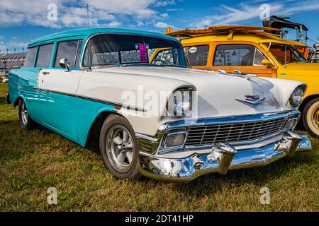 Daytona Beach, FL - 27. November 2020: 1956 Chevrolet Nomad Station Wagon auf einer lokalen Auto-Show. Stockfoto