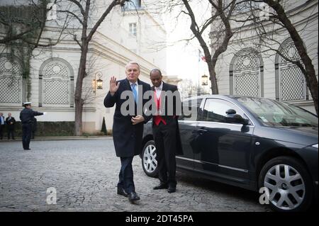 Premierminister Jean Marc Ayrault trifft am 3. Januar 2014 im Innenministerium in Paris ein. Foto von Christophe Guibbaud/ABACAPRESS.COM Stockfoto