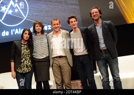 Leila Bekhti, Valerie Bonneton, Dany Boon, Pierre Niney und Stephane de Groodt während der 17. Eröffnungsfeier des Comedy-Filmfestivals Alpe d'Huez, Frankreich, am 15. Januar 2014. Foto von Nicolas Briquet/ABACAPRESS.COM Stockfoto