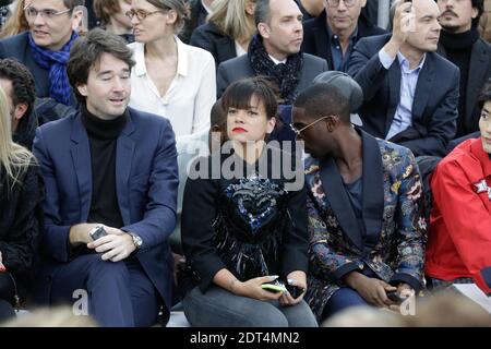 Antoine Arnault, Lily Allen und Tinie Tempah in der ersten Reihe bei der Präsentation der Louis Vuitton Kollektion im Rahmen der Herbst-Winter 2014/2015 Paris Fashion Week für Herren, die am 16. Januar 2014 im Serre Andre Citroen in Paris, Frankreich, stattfand. Foto von Jerome Domine/ABACAPRESS.COM Stockfoto