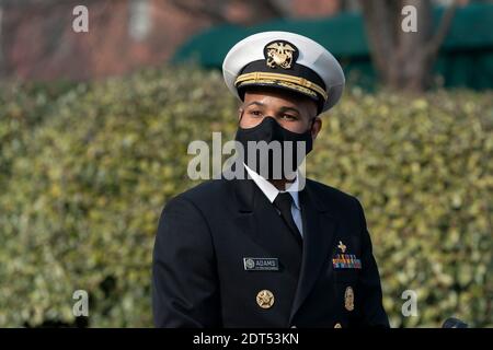 Chirurg General der Vereinigten Staaten VADM Jerome M. Adams, M.D., M.P.H spricht zu den Medien im Weißen Haus, in Washington, DC, 21. Dezember 2020. Quelle: Chris Kleponis/Pool via CNP /MediaPunch Stockfoto