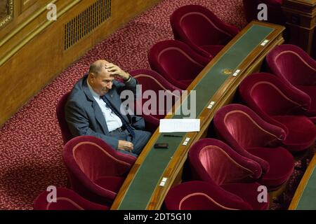 Der UMP-Abgeordnete Serge Dassault hat am 23. januar 2014 bei der Fragestunde ( QAG ) im Senat in Paris, Frankreich, teilgenommen. Foto von Romain Boe/ABACAPRESS.COM Stockfoto