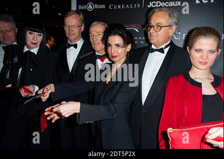 Rachida Dati, Ari Vatanen, Festivalpräsident Remi Depoix und Chantal Thomass beim 29. Internationalen Automobilfestival, das am 28 2014. Januar im Hotel des Invalides in Paris, Frankreich, stattfand. Foto von Nicolas Genin/ABACAPRESS.COM Stockfoto