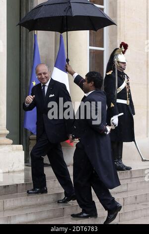 Der französische Außenminister Laurent Fabius kommt im Präsidentenpalast von Elysee vor einem Treffen mit dem französischen Präsidenten Francois Hollande und König Philippe und Königin Mathilde von Belgien im Rahmen ihres ersten offiziellen Besuchs in Frankreich am 06. Februar 2014 in Paris an. Foto von Stephane Lemouton/ABACAPRESS.COM Stockfoto