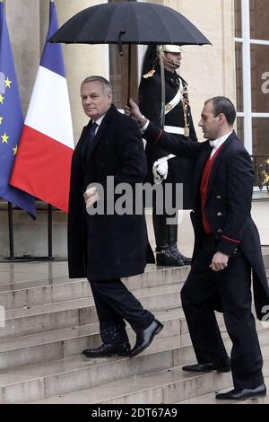 Der französische Premierminister Jean-Marc Ayrault kommt vor einem Treffen mit dem französischen Präsidenten Francois Hollande und König Philippe und Königin Mathilde von Belgien im Rahmen ihres ersten offiziellen Besuchs in Frankreich am 06. Februar 2014 in Paris, Frankreich, im Präsidentenpalast von Elysee an. Foto von Stephane Lemouton/ABACAPRESS.COM Stockfoto