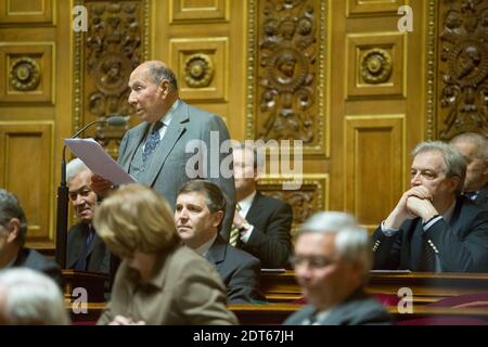 Der UMP-Abgeordnete Serge Dassault im Bild spricht während der Fragestunde am 6. Februar 2014 im Senat in Paris, Frankreich. Foto von Romain Boe/ABACAPRESS.COM Stockfoto