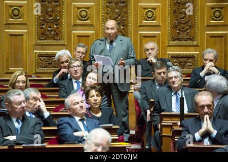 Der UMP-Abgeordnete Serge Dassault im Bild spricht während der Fragestunde am 6. Februar 2014 im Senat in Paris, Frankreich. Foto von Romain Boe/ABACAPRESS.COM Stockfoto