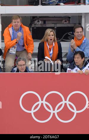 König Willem-Alexander und Königin Maxima aus den Niederlanden nehmen am 8. Februar 2014 an den Olympischen Winterspielen in Sotschi 2014 XXII im Eisberg Skating Palace in Sotschi, Russland, an der 5000-m-Kurzstrecke der Männer Teil. Die Olympischen Spiele 2014 in Sotschi finden vom 07. Bis 23. Februar 2014 statt. Foto von Gouhier-Zabulon/ABACAPRESS.COM Stockfoto