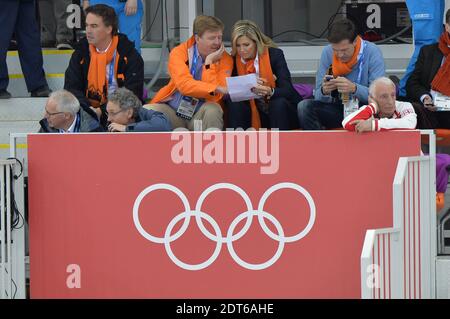 König Willem-Alexander und Königin Maxima aus den Niederlanden nehmen am 8. Februar 2014 an den Olympischen Winterspielen in Sotschi 2014 XXII im Eisberg Skating Palace in Sotschi, Russland, an der 5000-m-Kurzstrecke der Männer Teil. Die Olympischen Spiele 2014 in Sotschi finden vom 07. Bis 23. Februar 2014 statt. Foto von Gouhier-Zabulon/ABACAPRESS.COM Stockfoto