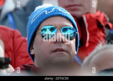 Der russische Ministerpräsident Dmitri Medwedew nimmt an der Abfahrt der Männer im Rosa Khutor Alpine Center während der Olympischen Winterspiele 2014 in Sotschi, Russland, am 9. Februar 2014 Teil. Die Olympischen Spiele 2014 in Sotschi finden vom 07. Bis 23. Februar 2014 statt. Foto von Gouhier-Zabulon/ABACAPRESS.COM Stockfoto