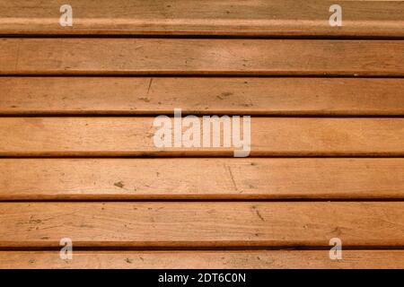 Gealterte Holzbank Textur. Horizontale Holzlatten. Stockfoto