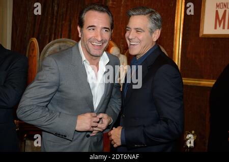 Jean Dujardin und George Clooney nehmen an der Fotoannahme "The Monuments Men" Teil, die am 12. Februar 2014 im Bristol Hotel in Paris, Frankreich, stattfand. Foto von Nicolas Briquet/ABACAPRESS.COM Stockfoto