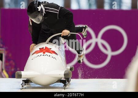 Kanadas Lyndon Rush pilotiert einen Lauf während eines zwei-Mann-Bobsleigh-Trainings im Sliding Center Sanki während der Olympischen Spiele in Sotschi 2014 am 13. Februar 2014 in Sotschi, Russland. Die Olympischen Spiele 2014 in Sotschi finden vom 07. Bis 23. Februar 2014 statt. Foto von Gouhier-Zabulon/ABACAPRESS.COM Stockfoto