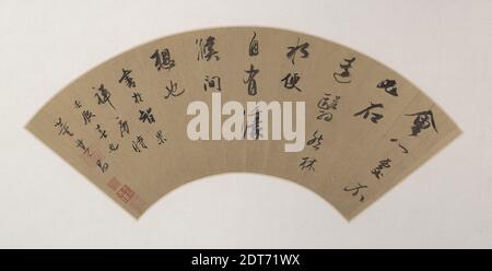 Künstler: Dong Qichang, Chinesisch, 1555–1636, Kalligraphie in Laufschrift (Xing Shu), Fächer als Albumblatt montiert: Tinte auf Gold-staubiertem Papier, ohne Befestigung: 5 3/4 × 17 1/4 in. (14.605 × 43.815 cm), hergestellt in China, Chinesisch, Ming-Dynastie (1368–1644), Kalligraphie Stockfoto