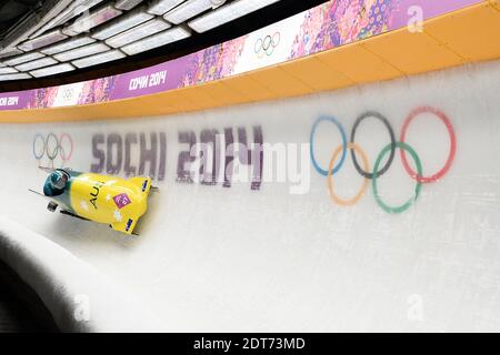 Pilot Heath Spence und Duncan Harvey von Australien Team 1 treten bei den Olympischen Spielen 2014 in Sotschi, Krasnaya Polyana, Russland, am 16. Februar 2014 im Sliding Center Sanki beim Zweimann-Rennen Heat 2 Bobsleigh an. Foto von Zabulon-Gouhier/ABACAPRESS.COM Stockfoto