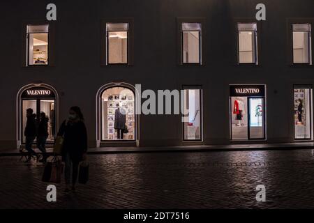 Rom, Italien: Weihnachts-Shopping-Tage, Spanischer Platz. © Andrea Sabbadini Stockfoto