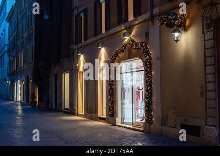 Rom, Italien: Weihnachts-Shopping-Tage, Via Borgognona. © Andrea Sabbadini Stockfoto