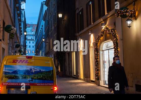 Rom, Italien: Weihnachts-Shopping-Tage, Via Borgognona. © Andrea Sabbadini Stockfoto