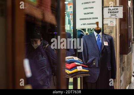 Rom, Italien: Weihnachts-Shopping-Tage, Stadtzentrum. © Andrea Sabbadini Stockfoto