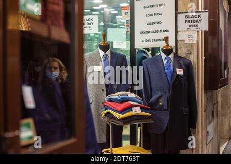 Rom, Italien: Weihnachts-Shopping-Tage, Stadtzentrum. © Andrea Sabbadini Stockfoto