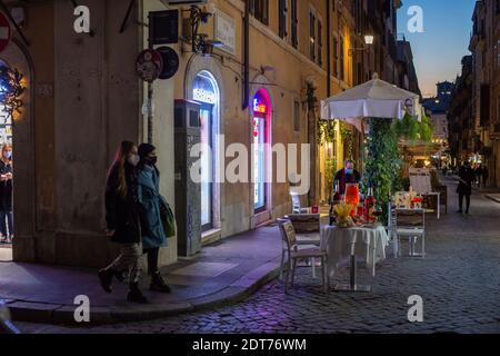 Rom, Italien: Weihnachts-Shopping-Tage, Stadtzentrum. © Andrea Sabbadini Stockfoto