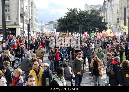 Am 22. Februar 2014 demonstrieren Menschen in Nantes, Westfrankreich, gegen das Projekt, einen internationalen Flughafen in der französischen Weststadt Notre-Dame-des-Landes zu bauen. Das umstrittene Projekt, das 2010 unterzeichnet wurde, wurde auf Eis gelegt und wird voraussichtlich über die für 2017 geplante Eröffnung hinausgeschoben. Der geplante Flughafen nördlich von Nantes, der den derzeitigen Flughafen der Stadt 2017 ersetzen soll, ist ein Lieblingsprojekt von Premierminister Jean-Marc Ayrault, der von 1989 bis 2013 Bürgermeister der Stadt war. Foto von Julien Ermine/ABACAPRESS.COM Stockfoto