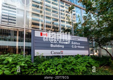 Das C.D. Howe Building in Ottawa ist ein Büroturm, in dem Innovation, Science and Economic Development Canada beheimatet ist Stockfoto