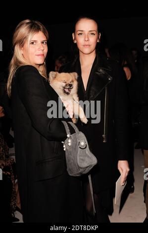 Margaux Fouchere und Pauline Ducruet (R) Teilnahme Valentino Ready to Wear Herbst/Winter 2014/2015 Show, während der Paris Fashion Week, die am 4. März 2014 im L'espace Ephemere des Tuileries in Paris, Frankreich, stattfand. Foto von Thierry Orban/ABACAPRESS.COM Stockfoto