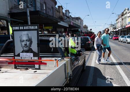 Melbourne, Australien, 20. Dezember 2020. Einheimische werden bei der Bring Julian Assange Home Rally am 20. Dezember 2020 in Melbourne, Australien, beobachtet. Am 4. Januar wird ein britischer Richter entscheiden, ob Julian Assange an die Vereinigten Staaten ausgeliefert werden sollte, wo er eine 175-jährige Haftstrafe in einem hochsicheren „Supermax“-Gefängnis zu ersitzen hätte. Kredit: Dave Hewison/Alamy Live Nachrichten Stockfoto