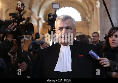 Der Anwalt des ehemaligen französischen Präsidenten Nicolas Sarkozy, Thierry Herzog, trifft am 10. März 2014 in Paris im Pariser Gerichtsgebäude ein. Nicolas Sarkozy und seine Frau Carla Bruni haben rechtliche Schritte eingeleitet, um eine weitere Veröffentlichung von Gesprächen zu verhindern, die Patrick Buisson während seiner Amtszeit als französischer Präsident 2007-12 heimlich aufgezeichnet hat. In einem Schritt, der unweigerlich Spekulationen anheizen wird, dass die Bänder eine ernstlich kompromittierende 'Smoking gun' enthalten könnten, sagten die Anwälte des Paares, sie würden ein Pariser Gericht bitten, eine Notverfügung gegen weitere Verbreitung oder Veröffentlichung zu erlassen. Die Offenbarung dessen, was Buisson war doin Stockfoto