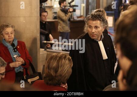 Der französische Anwalt von Patrick Buisson, dem ehemaligen Sonderberater von Nicolas Sarkozy, Gilles-William Goldnadel kommt am 10. März 2014 in Paris vor das Pariser Gerichtsgebäude. Nicolas Sarkozy und seine Frau Carla Bruni haben rechtliche Schritte eingeleitet, um eine weitere Veröffentlichung von Gesprächen zu verhindern, die Patrick Buisson während seiner Amtszeit als französischer Präsident 2007-12 heimlich aufgezeichnet hat. In einem Schritt, der unweigerlich Spekulationen anheizen wird, dass die Bänder eine ernstlich kompromittierende 'Smoking gun' enthalten könnten, sagten die Anwälte des Paares, sie würden ein Pariser Gericht bitten, eine Notverfügung gegen weitere Verbreitung oder Veröffentlichung zu erlassen. Der Stockfoto