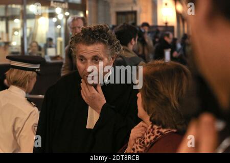 Der französische Anwalt von Patrick Buisson, dem ehemaligen Sonderberater von Nicolas Sarkozy, Gilles-William Goldnadel kommt am 10. März 2014 in Paris vor das Pariser Gerichtsgebäude. Nicolas Sarkozy und seine Frau Carla Bruni haben rechtliche Schritte eingeleitet, um eine weitere Veröffentlichung von Gesprächen zu verhindern, die Patrick Buisson während seiner Amtszeit als französischer Präsident 2007-12 heimlich aufgezeichnet hat. In einem Schritt, der unweigerlich Spekulationen anheizen wird, dass die Bänder eine ernstlich kompromittierende 'Smoking gun' enthalten könnten, sagten die Anwälte des Paares, sie würden ein Pariser Gericht bitten, eine Notverfügung gegen weitere Verbreitung oder Veröffentlichung zu erlassen. Der Stockfoto