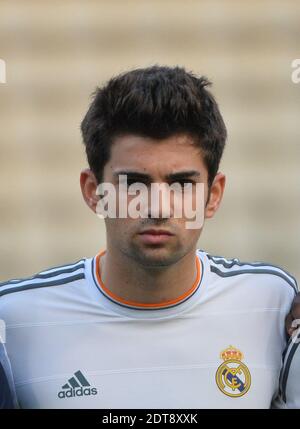 Real Madrids französischer Mittelfeldspieler Enzo Zidane, der 18-jährige Sohn der Fußballlegende Zinedine Zidane, läuft mit dem Ball während des UEFA Youth League Viertelfinalspiels zwischen Paris Saint-Germain (PSG) und Real Madrid am 11. März 2014 im Charlety Stadium in Paris, Frankreich. Foto von Christian Liewig/ABACAPRESS.COM Stockfoto