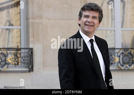 Der französische Minister für industrielle Erneuerung Arnaud Montebourg verlässt am 12. März 2014 die wöchentliche Kabinettssitzung im Präsidentenpalast Elysee in Paris. Foto von Stephane Lemouton/ABACAPRESS.COM Stockfoto