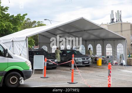 Sydney, Australien. Dienstag, 22. Dezember 2020,die Straßen in Avalon sind ruhig nach dem Ausbruch des Covid 19 im lokalen RSL und Bowling Club, die meisten Bewohner wurden getestet und die Warteschlangen an Testzentren sind kurz, die NSW-Regierung hat die Sydney Northern Beaches Area bis Mitternacht am 23. Dezember gesperrt, Sydney, Australien Kredit: martin Berry/Alamy Live Nachrichten Stockfoto